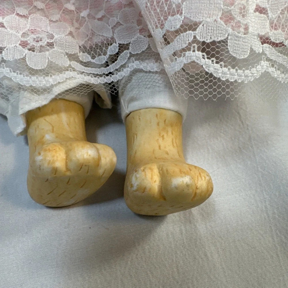 Vintage Ceramic Shelf Sitter Bunny 17